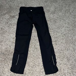 Lululemon size 4 black ankle crop leggings